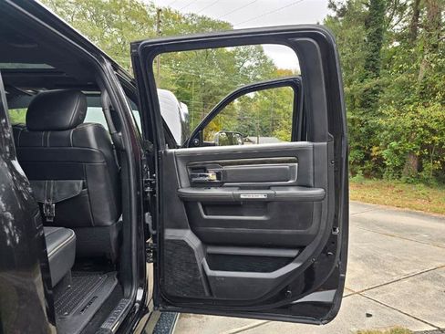 Used 2017 RAM 2500 Limited AWD/4WD image 18