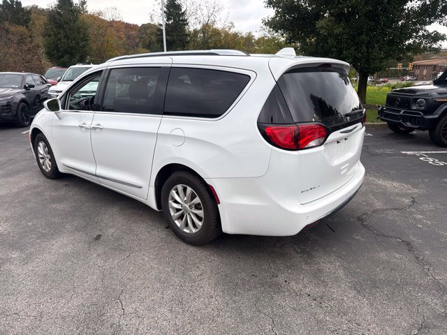 Used 2018 Chrysler Pacifica Touring-L FWD image 4