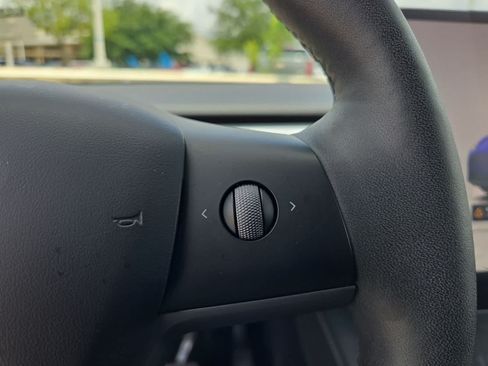 Used 2024 Tesla Model Y Long Range AWD/4WD image 22