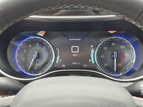 Used 2023 Chrysler Pacifica Limited FWD image 40