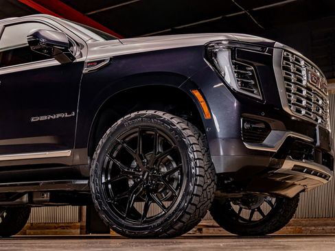 Used 2025 GMC Yukon XL Denali image 12