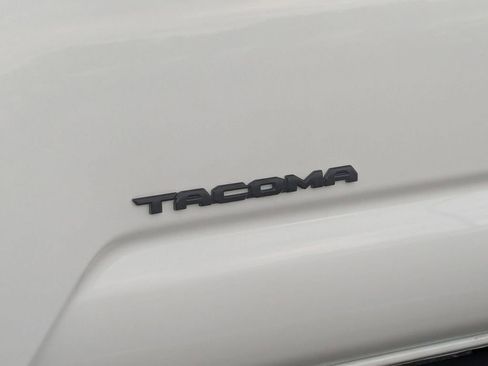 Used 2022 Toyota Tacoma TRD Sport AWD/4WD image 10