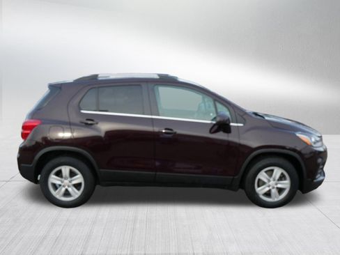 Used 2020 Chevrolet Trax LT w/ LT Convenience Package image 8