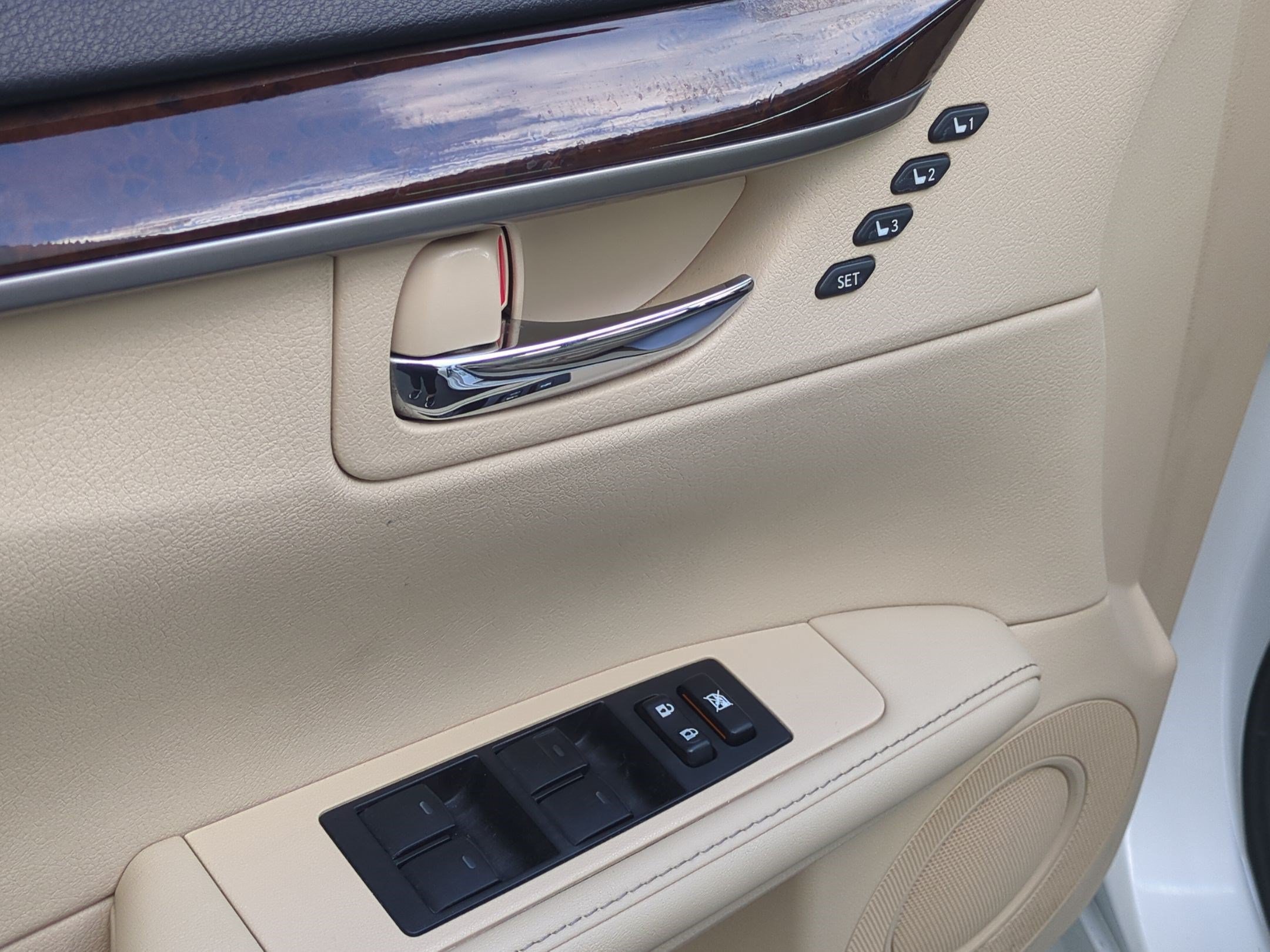 Used 2015 Lexus ES 350 w/ Luxury Package FWD image 15