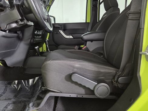 Certified 2016 Jeep Wrangler Unlimited Rubicon w/ Connectivity Group image 24