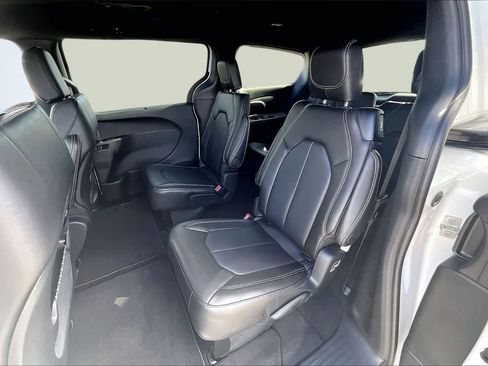 New 2026 Chrysler Pacifica Select FWD image 13