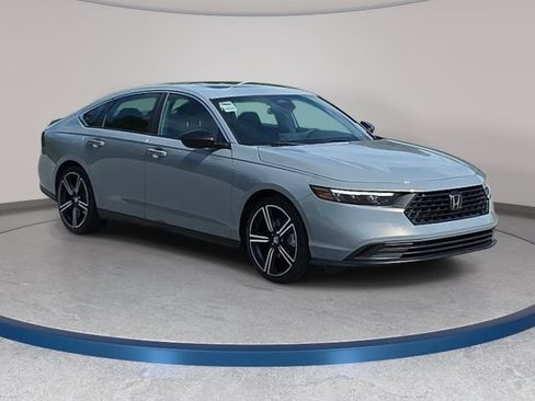 Used 2024 Honda Accord Sport image 3