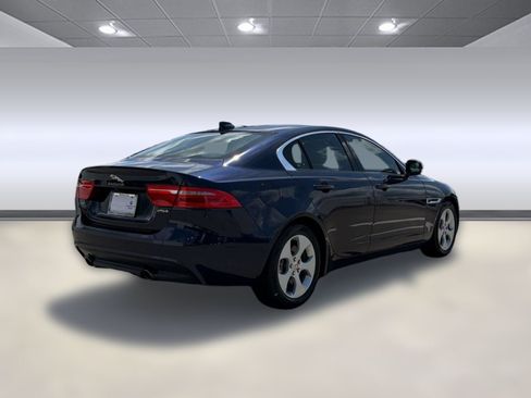 Used 2018 Jaguar XE RWD image 7
