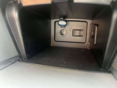 Used 2010 Toyota Camry Hybrid w/ Upgrade Pkg FWD image 32