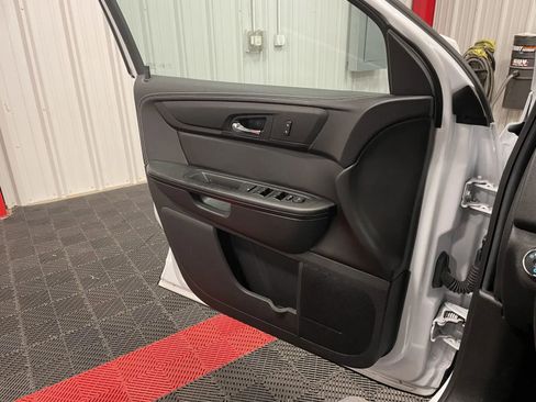 Used 2017 Chevrolet Traverse LT image 27