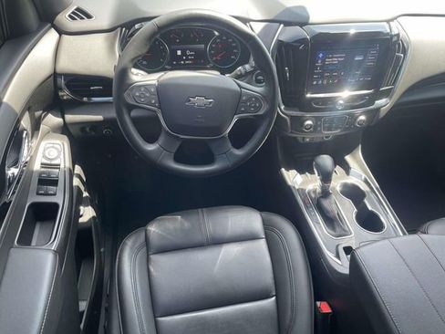 Used 2023 Chevrolet Traverse RS FWD image 13