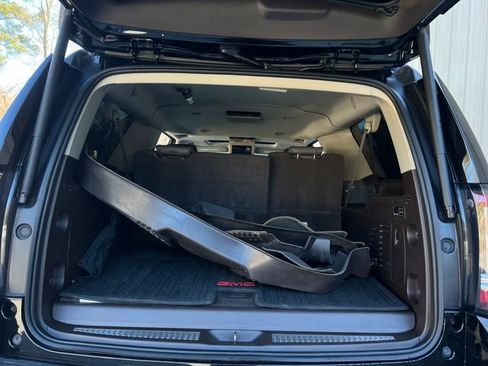 Used 2020 GMC Yukon XL Denali w/ Denali Premium Package image 31