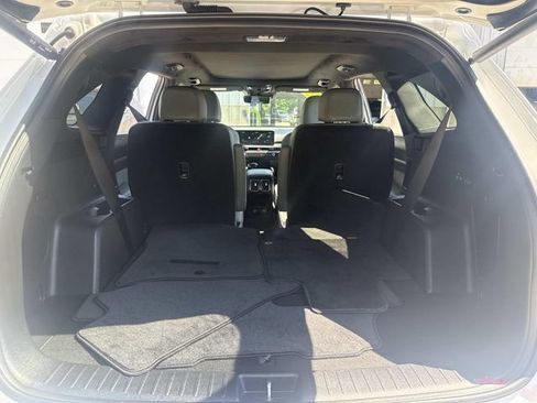 Used 2025 Kia Sorento SX Prestige w/ Sage Leather Package AWD/4WD image 9