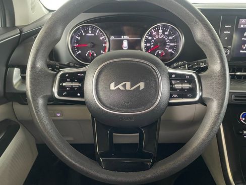 Used 2024 Kia Carnival LX image 40