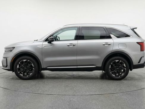 Used 2024 Kia Sorento S FWD image 5