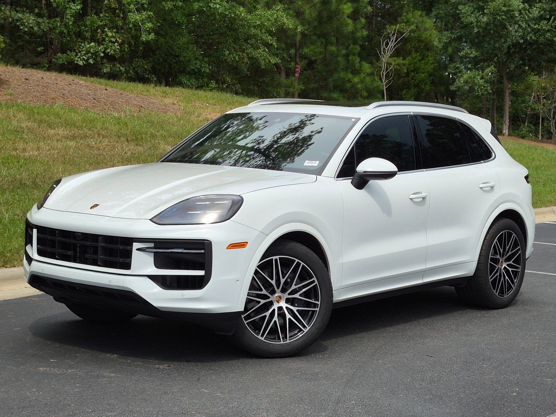Certified 2026 Porsche Cayenne AWD/4WD image 1