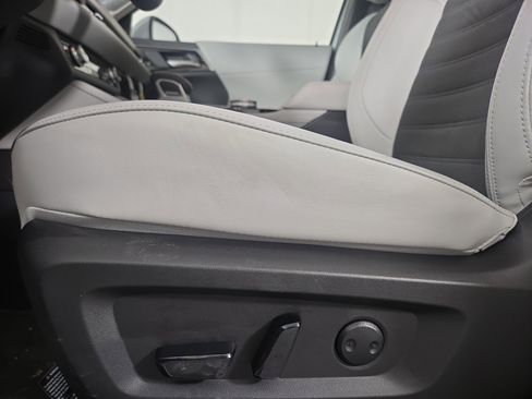 New 2025 Mitsubishi Outlander SE image 31