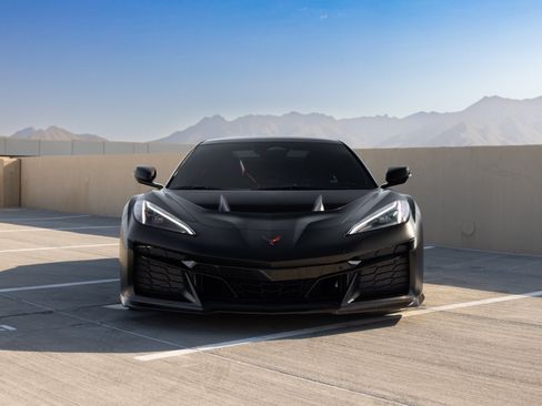 Used 2026 Chevrolet Corvette ZR1 w/ Stealth Interior Trim Package RWD image 4