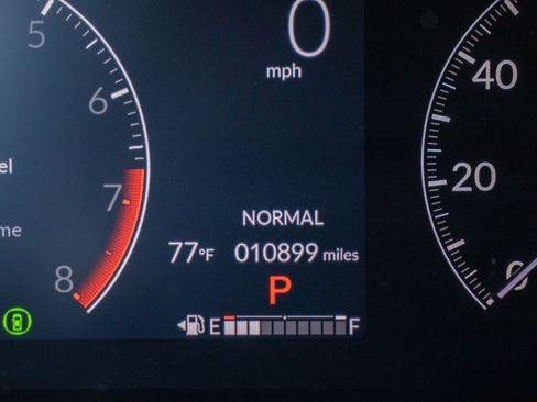 Certified 2023 Honda HR-V LX image 31