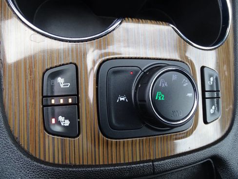 Used 2022 GMC Acadia Elevation image 33