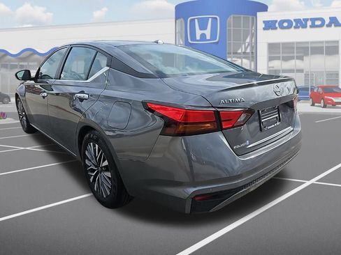 Used 2024 Nissan Altima 2.5 SV image 6