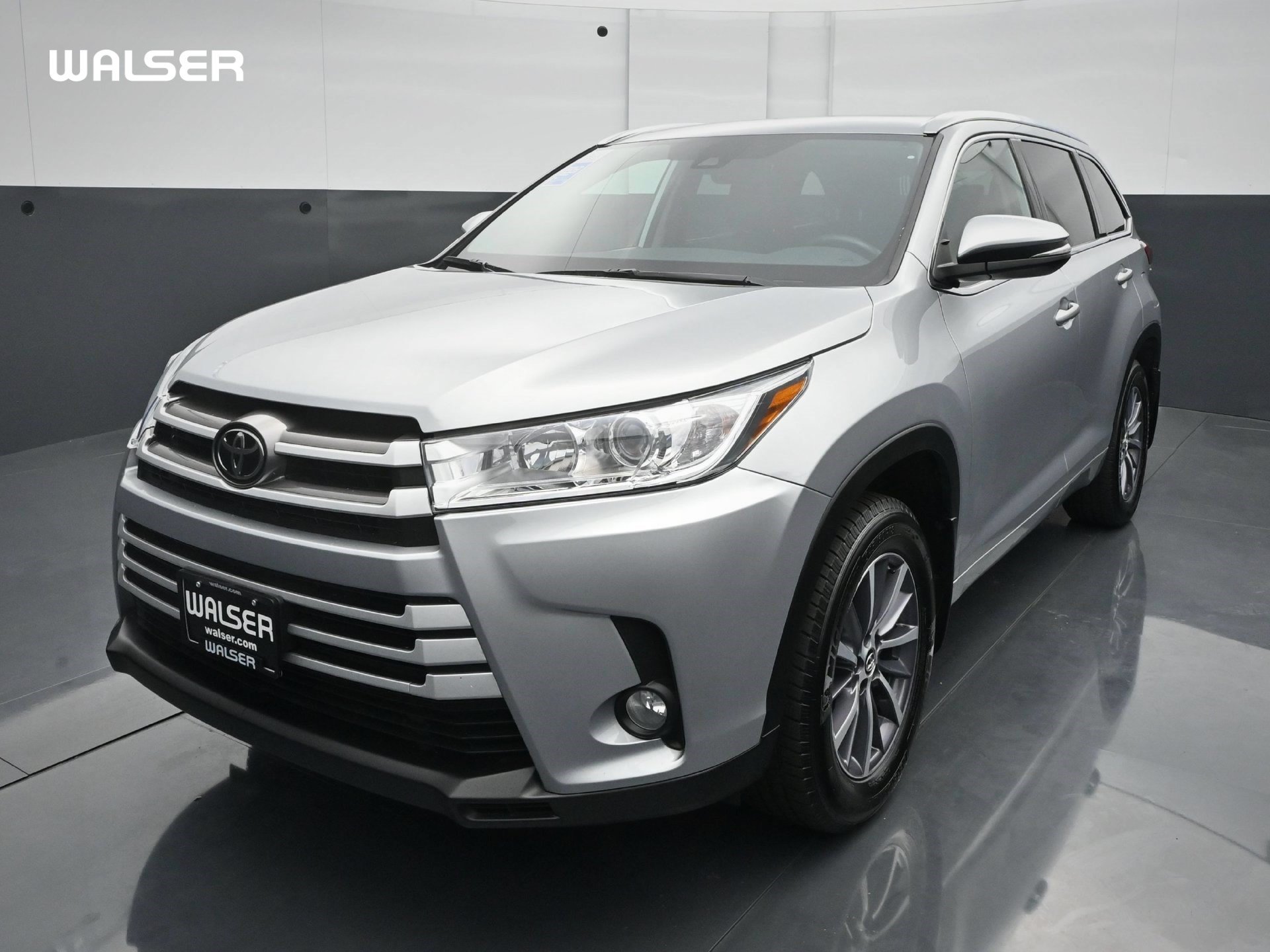 Used 2018 Toyota Highlander XLE AWD/4WD image 1
