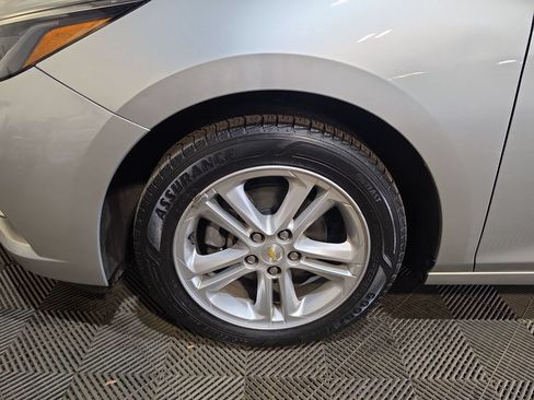 Used 2018 Chevrolet Cruze LT w/ Convenience Package FWD image 18