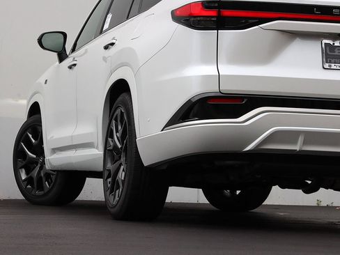 New 2026 Lexus TX 500h AWD image 8