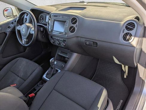 Used 2018 Volkswagen Tiguan Limited w/ Premium Package image 22