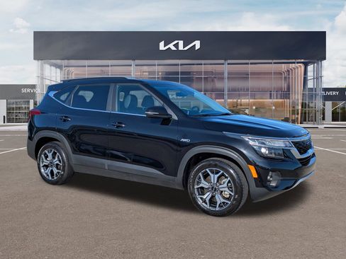 Certified 2023 Kia Seltos EX AWD/4WD image 2