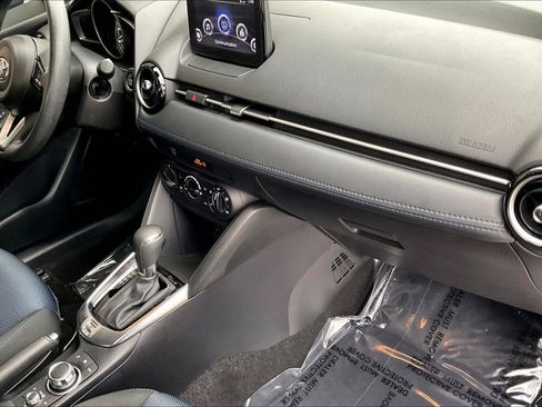 Used 2019 Toyota Yaris LE image 19