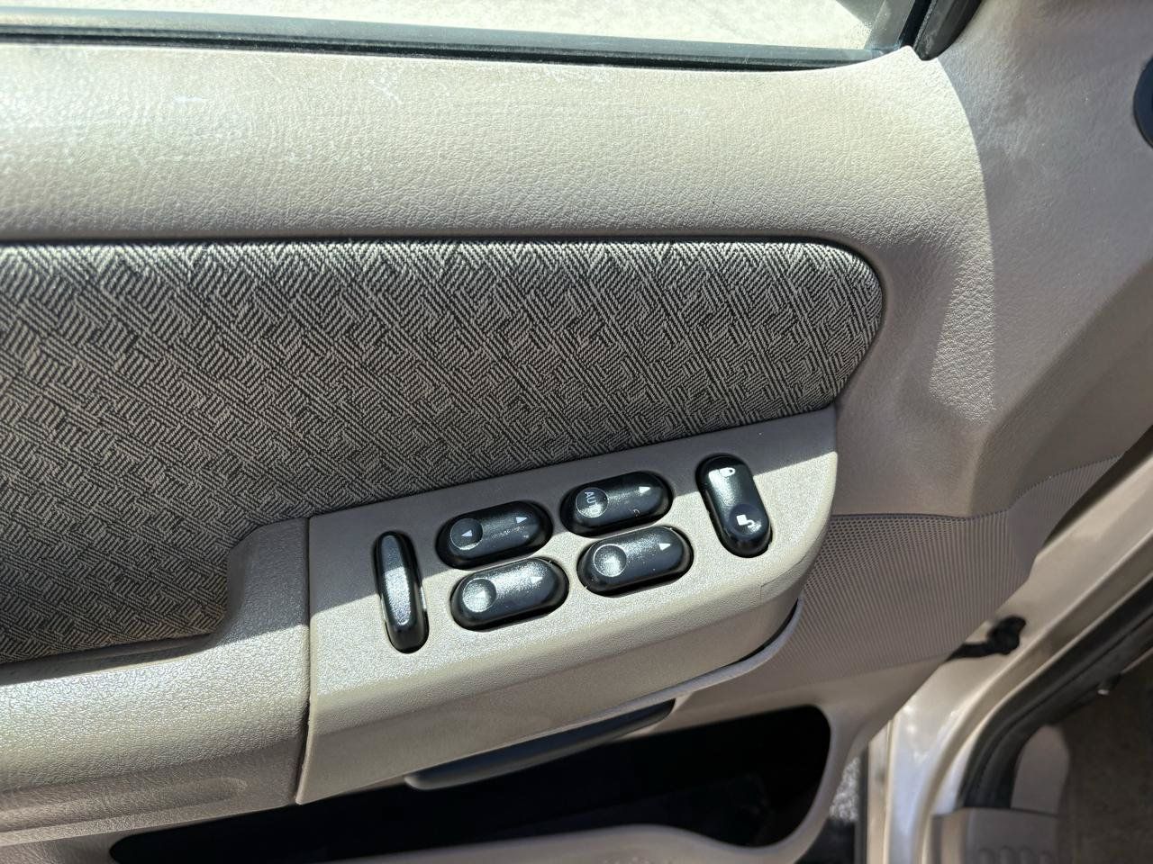 Used 2004 Ford Explorer XLS RWD image 21