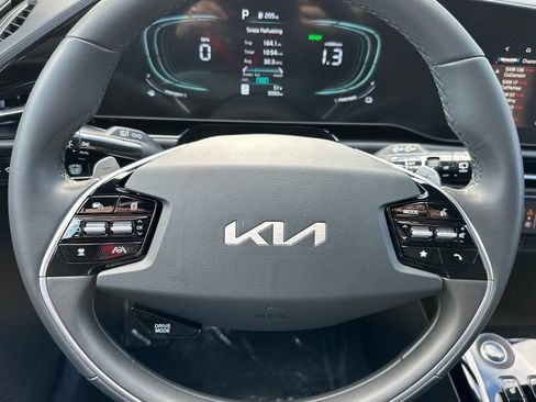 Certified 2025 Kia Niro EX image 27