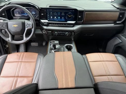 Used 2023 Chevrolet Silverado 1500 High Country w/ High Country Premium Package AWD/4WD image 18