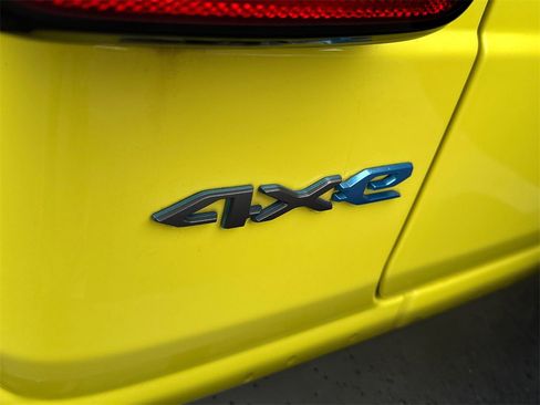 Used 2024 Jeep Wrangler Unlimited image 17