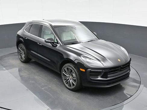 New 2026 Porsche Macan image 28