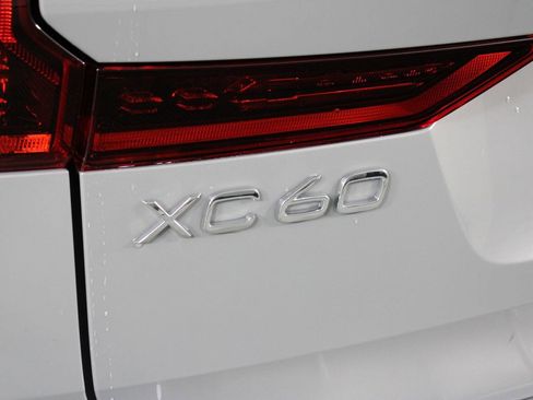 New 2026 Volvo XC60 B5 Ultra w/ Climate Package PRO AWD/4WD image 16