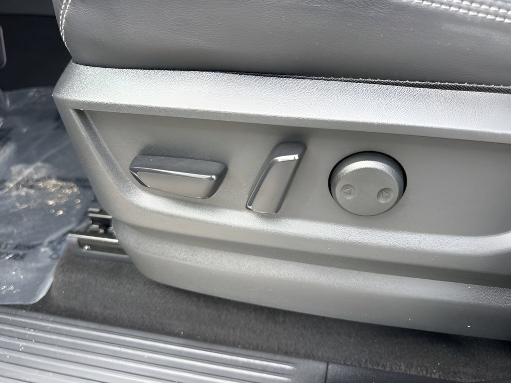Used 2025 Nissan Armada PRO-4X AWD/4WD image 10