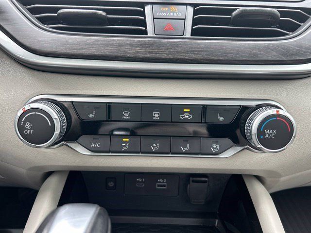 Used 2023 Nissan Altima 2.5 SV w/ SV Premium Package FWD image 33