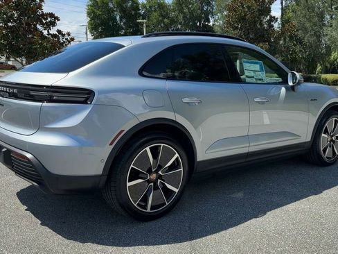 New 2025 Porsche Macan Electric image 8