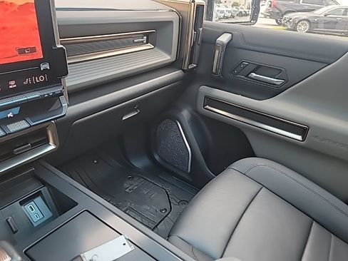 Used 2024 GMC Hummer EV 3X AWD/4WD image 39