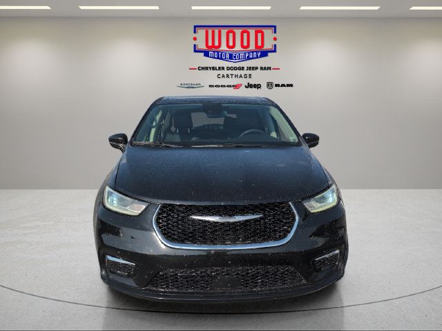 Used 2023 Chrysler Pacifica Touring-L FWD image 8