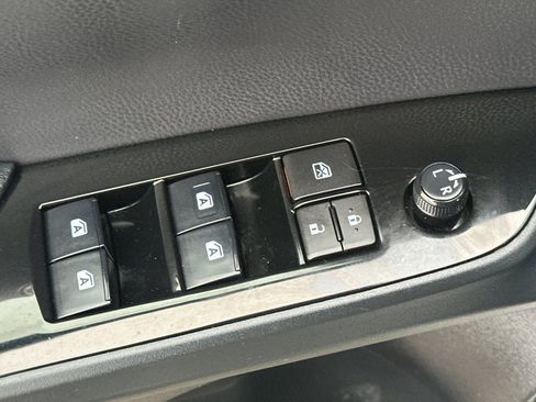 Used 2017 Toyota Prius Prime Plus image 12