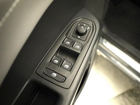 Certified 2024 Volkswagen Taos SEL image 10