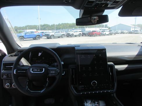 New 2026 GMC Yukon AT4 AWD/4WD image 16