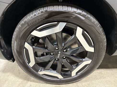 Used 2024 Kia Telluride EX w/ EX Captain's Chair Package image 27