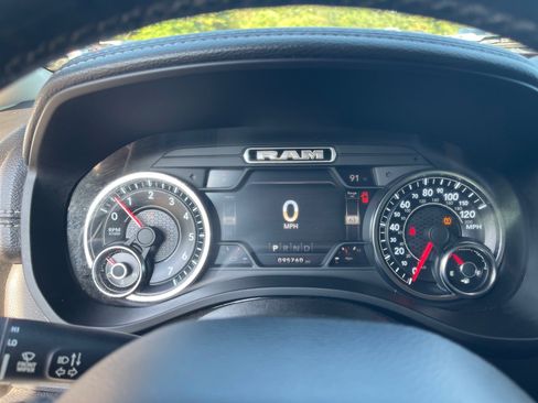 Used 2019 RAM 1500 Laramie AWD/4WD image 4