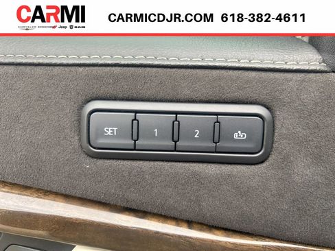 Used 2020 Cadillac Escalade Luxury image 12