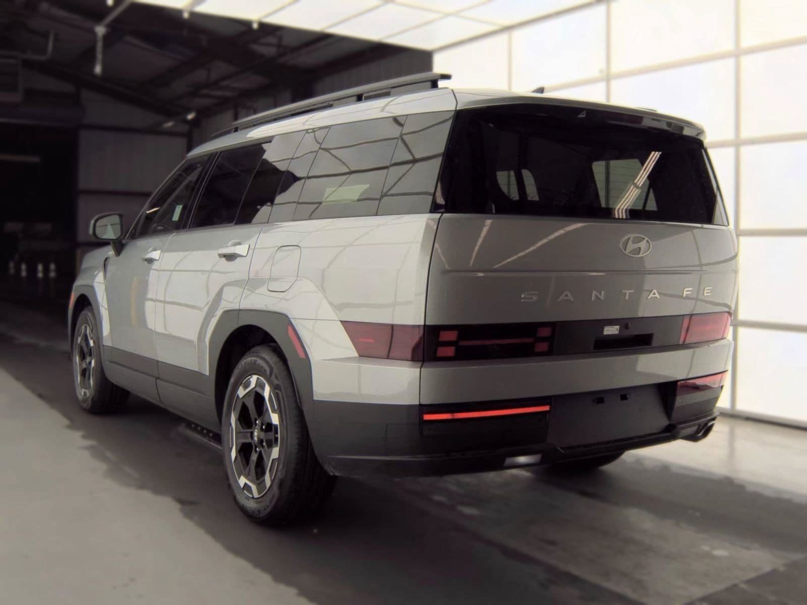 Used 2026 Hyundai Santa Fe SEL FWD image 2