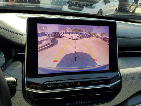 Used 2023 Jeep Compass Latitude image 24